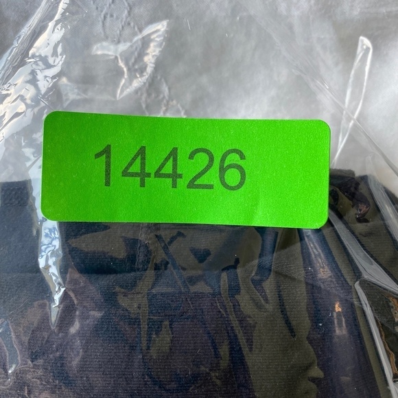 Lululemon Women's Black Capri Yoga Pant Leggings Size 4 - Picture 11 of 11